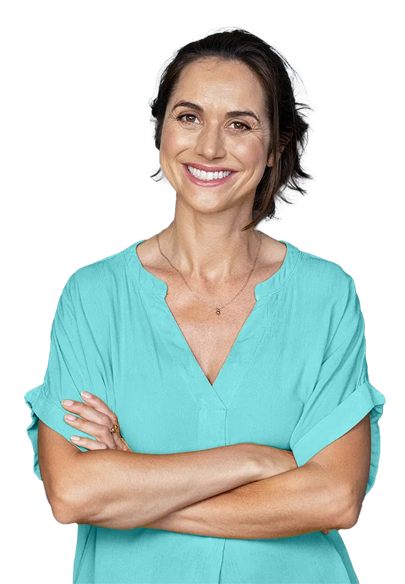 Selbstbewusste Frau in den Wechseljahren mit verschränkten Armen